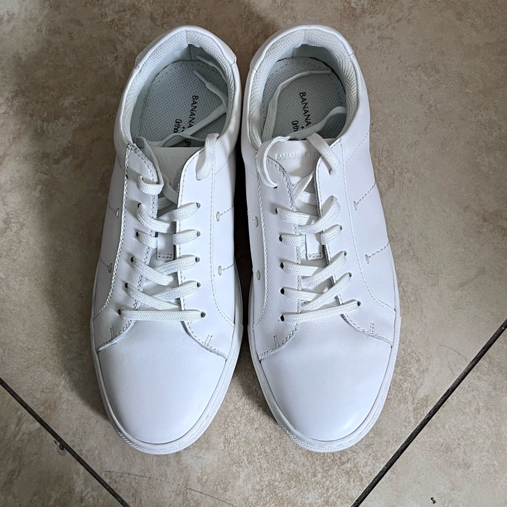 Banana Republic white sneakers NEW